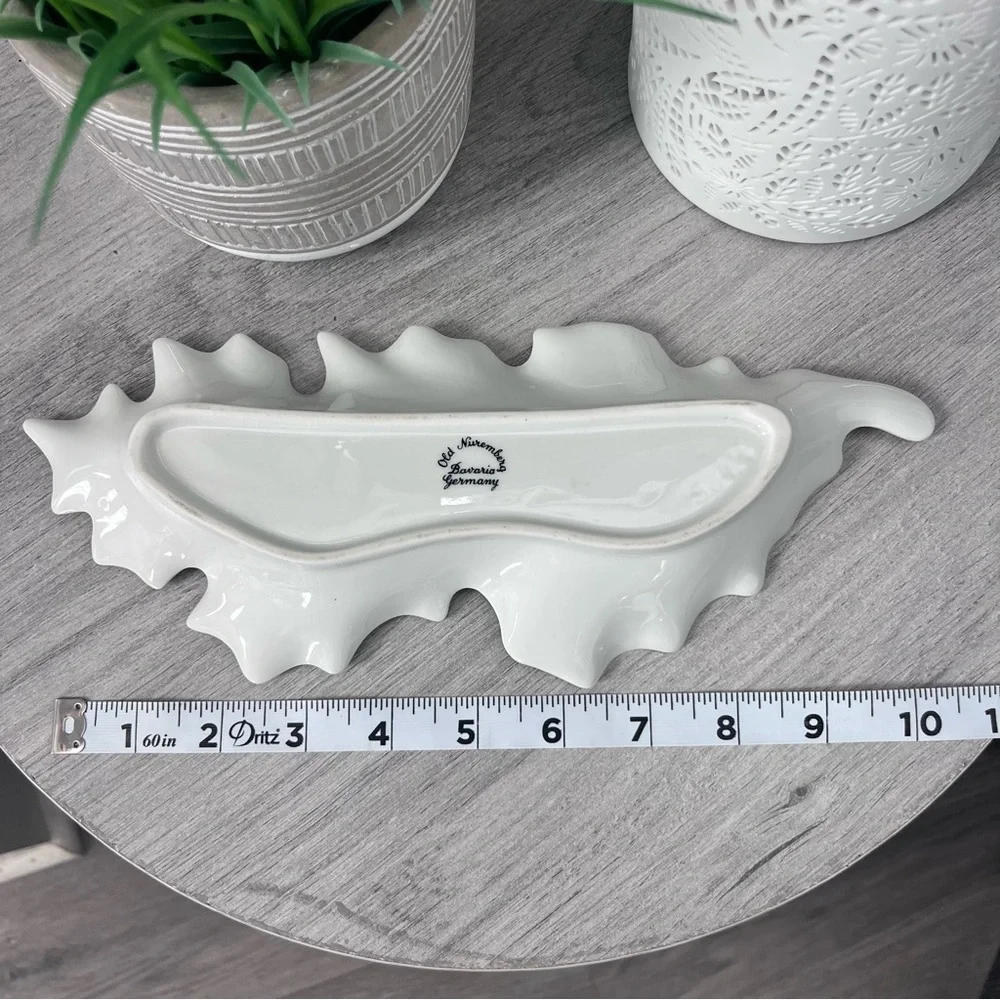 Floral Leaf-Shaped Decorative Dish